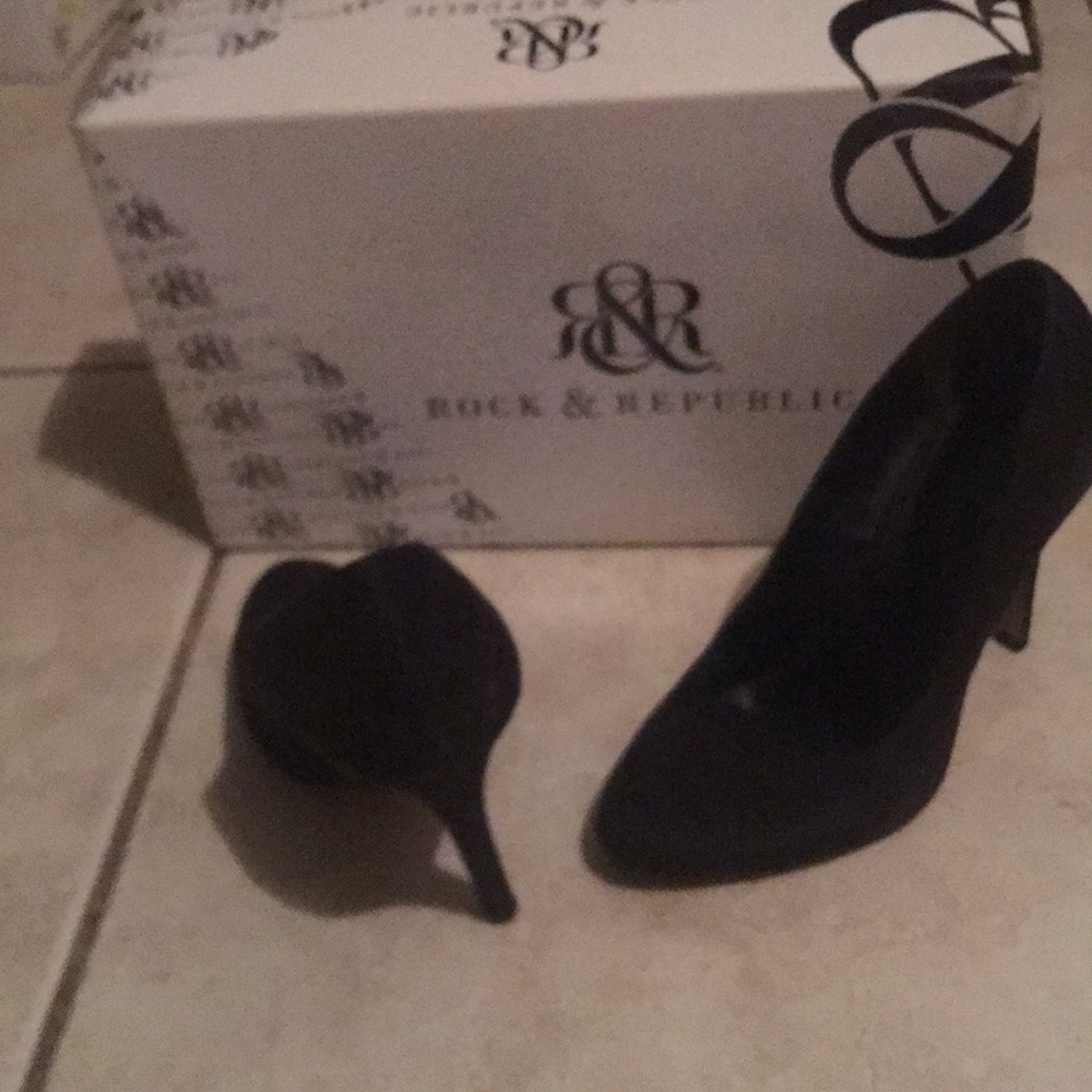 Rock & Republic Black Suede Herls
